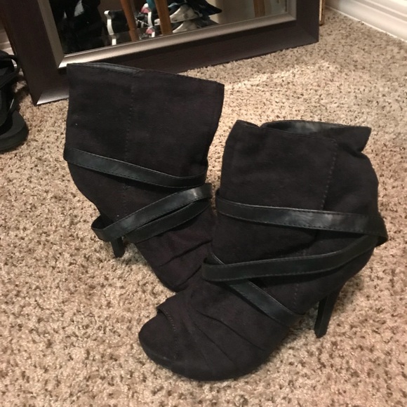 Heels - Picture 3 of 3